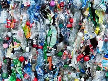 plastic-bottles-115071_640